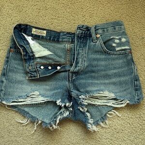 Levi’s Distressed Denim Women Shorts